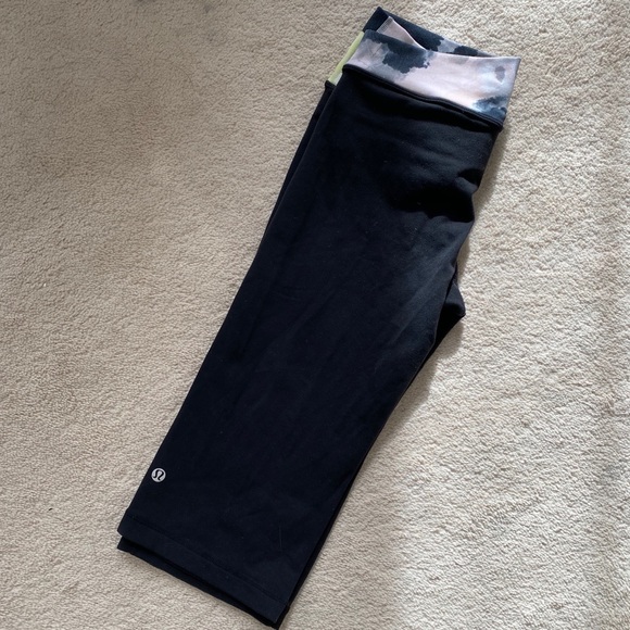 Lululemon black capris (size 4) - Picture 1 of 3